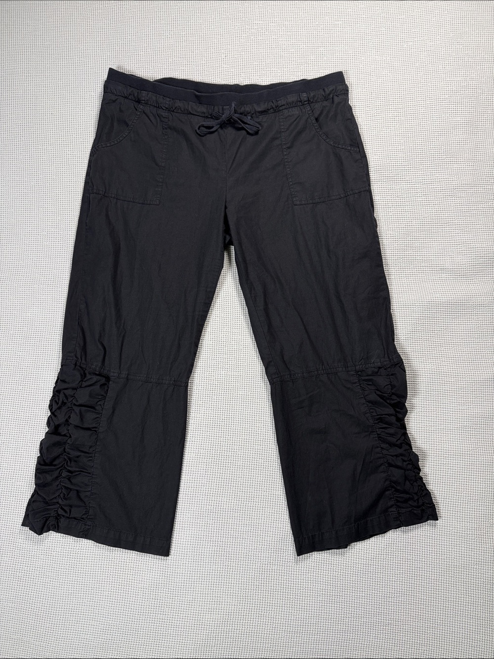XCVI Black Ruched Side Capris XL
